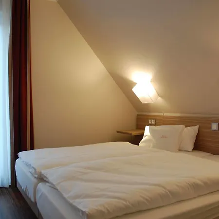 Parkhotel ,thermeplus מלון